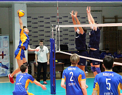  Волейболисты СШОР «Самотлор» всухую переиграли сверстников из Сургута 