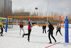  Снежный волейбол шагает по стране. 