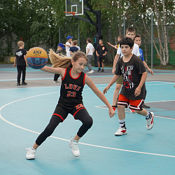  Золото в стритболе! Сегодня команды лагерей спортивных школ Нижневартовска: «Атлант» и «Спарта» СШОР, «Факел» СШОР «Самотлор» и «Путь к успеху» СШ приняли участие в четвёртом виде Спартакиады среди лагерей дневного пребывания детей "Самотлорские игры-2023 