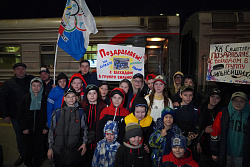 НИЖНЕВАРТОВСКИХ ХОККЕИСТОВ ВСТРЕТИЛИ НА ВОКЗАЛЕ С МУЗЫКОЙ, ПЛАКАТАМИ И ШАРАМИ!